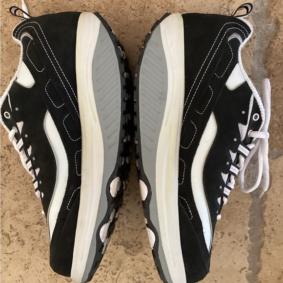 Skechers Women`s Shape Ups Strength Walking Sneaker-SZ 9 - Picture 7 of 7